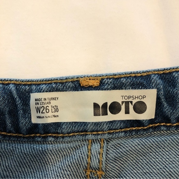 TOP SHOP MOTO medium wash cropped jeans. Size 26. - Picture 6 of 12